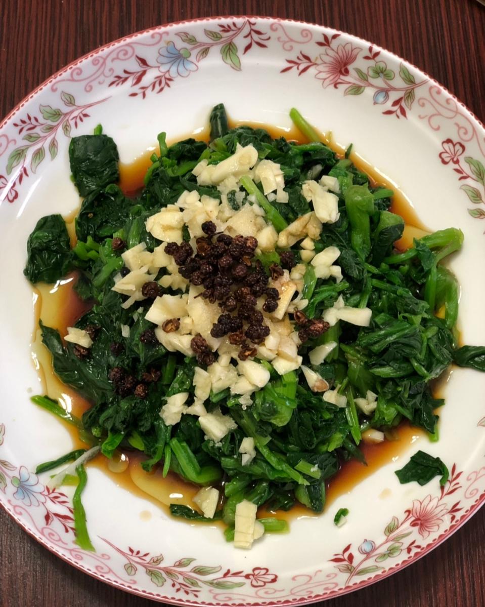 凉拌花生米菠菜