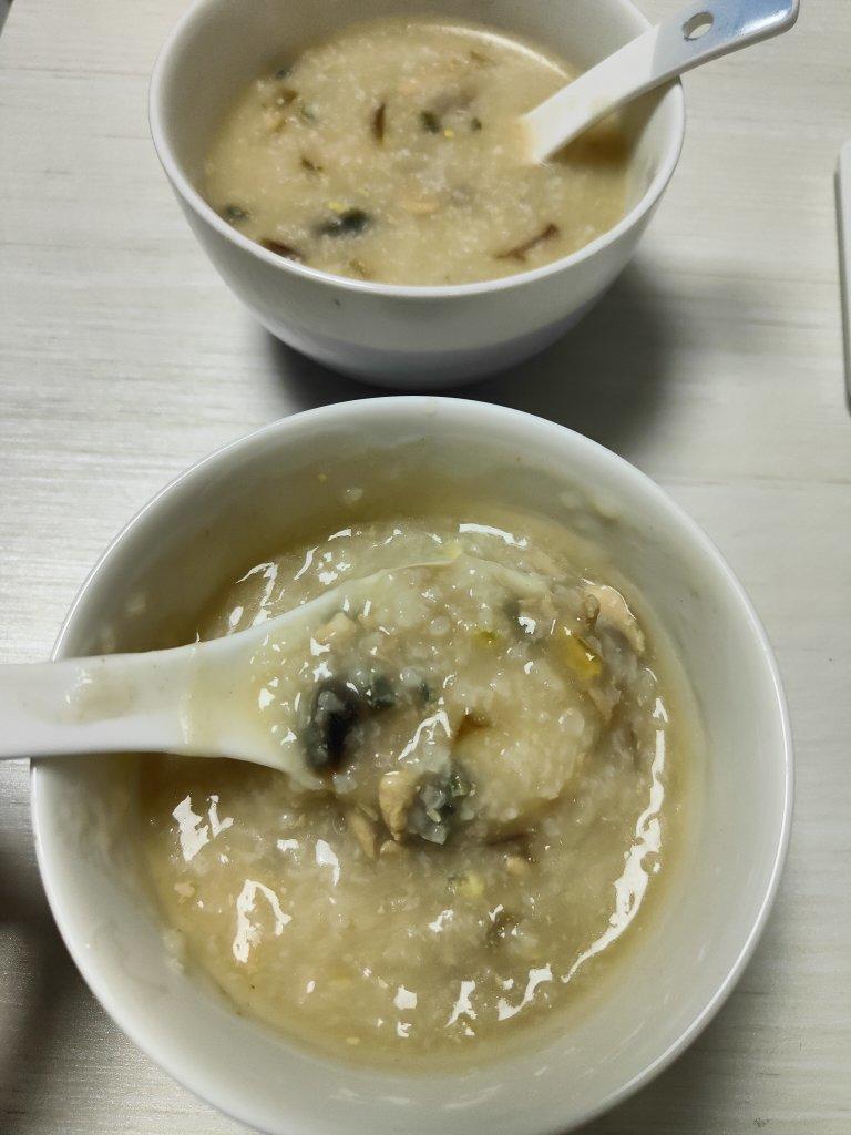 妈妈👩教我做的皮蛋瘦肉粥🥣简单快捷美味😋