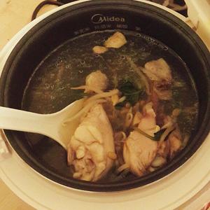 电饭煲版炖鸡汤的做法 步骤4