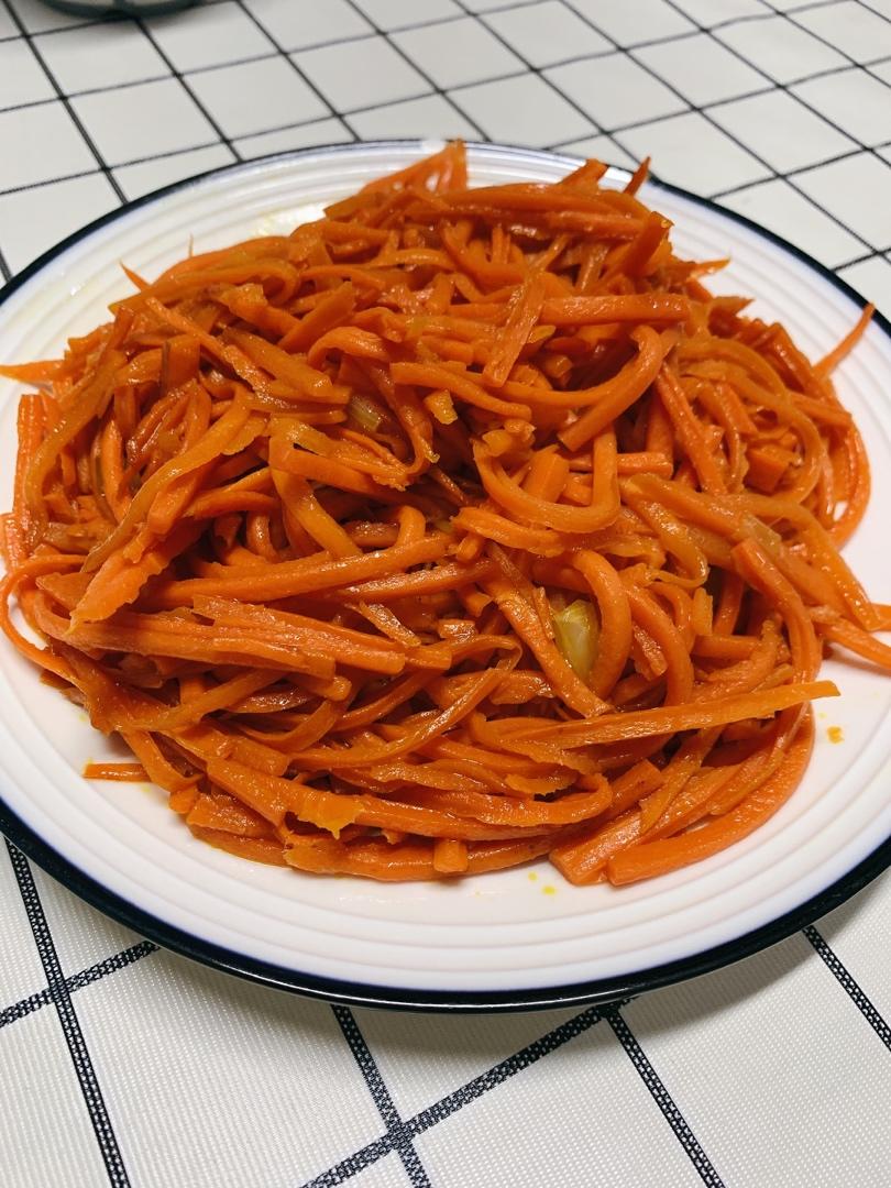 超级下饭的炒胡萝卜丝的做法