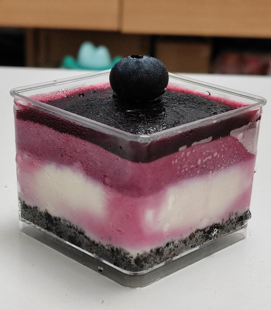 颜值超高的蓝莓酸奶双色慕斯蛋糕！