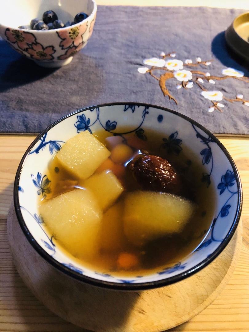 雪梨银耳红枣汤