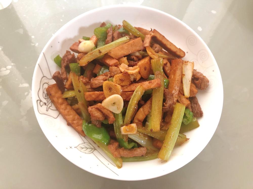 五香干芹菜炒肉