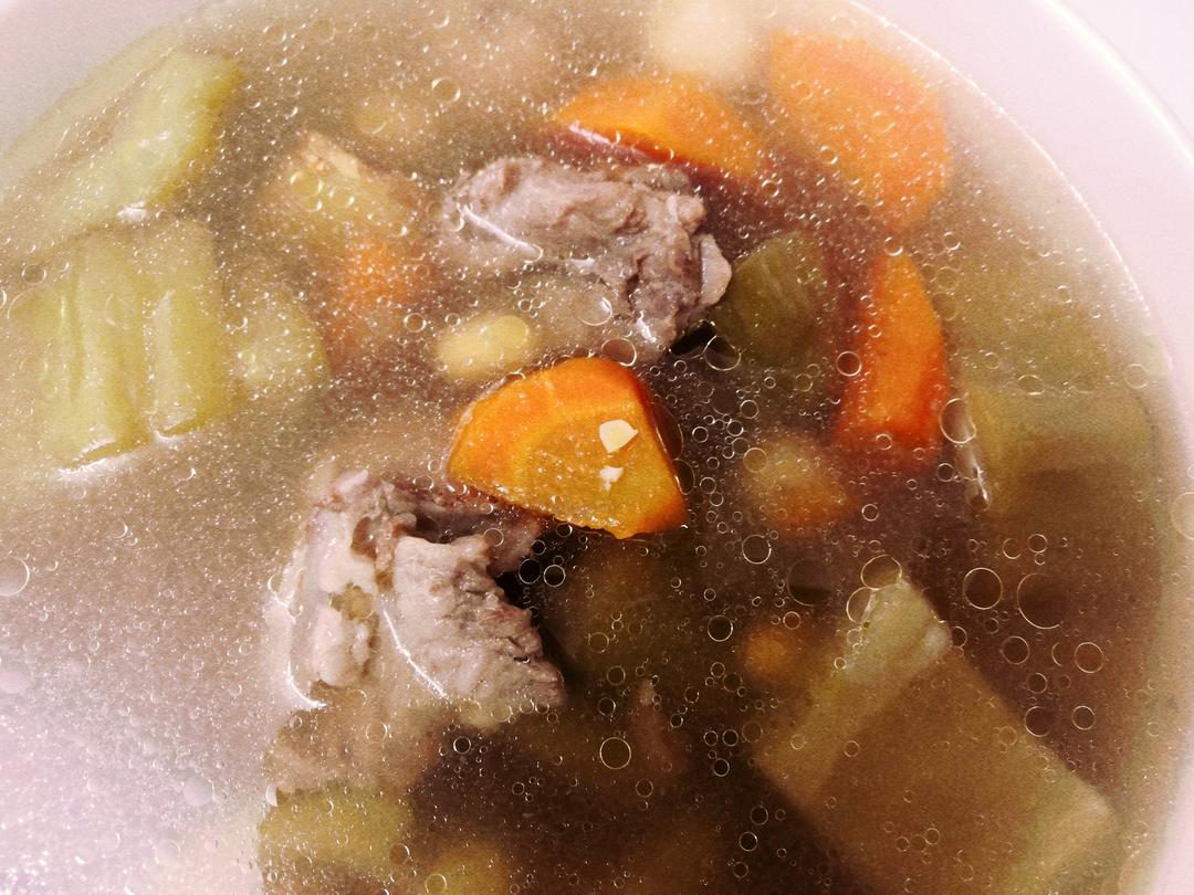 苦瓜黄豆胡萝卜猪骨汤