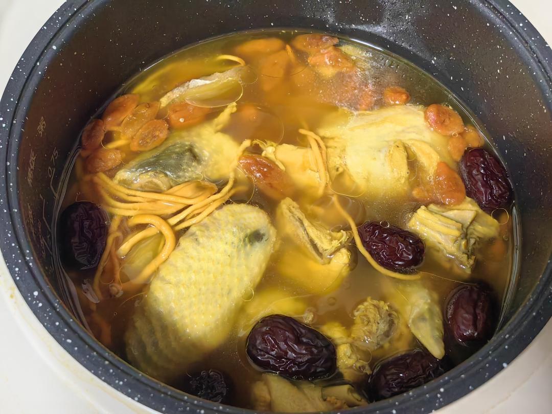 虫草花母鸡汤