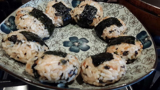 海苔肉松饭团