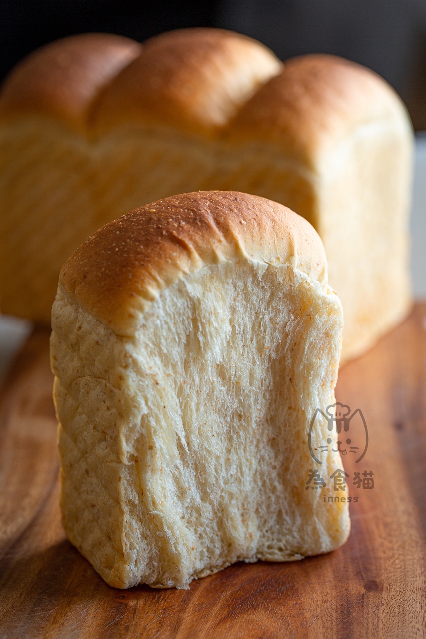 做100款面包の13:柔软的减糖油【基础中种清淡牛奶全麦吐司】的做法