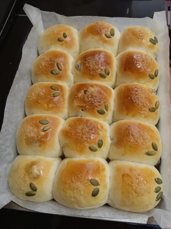 戚风戚风蛋糕做的酸奶红豆小枕头面包