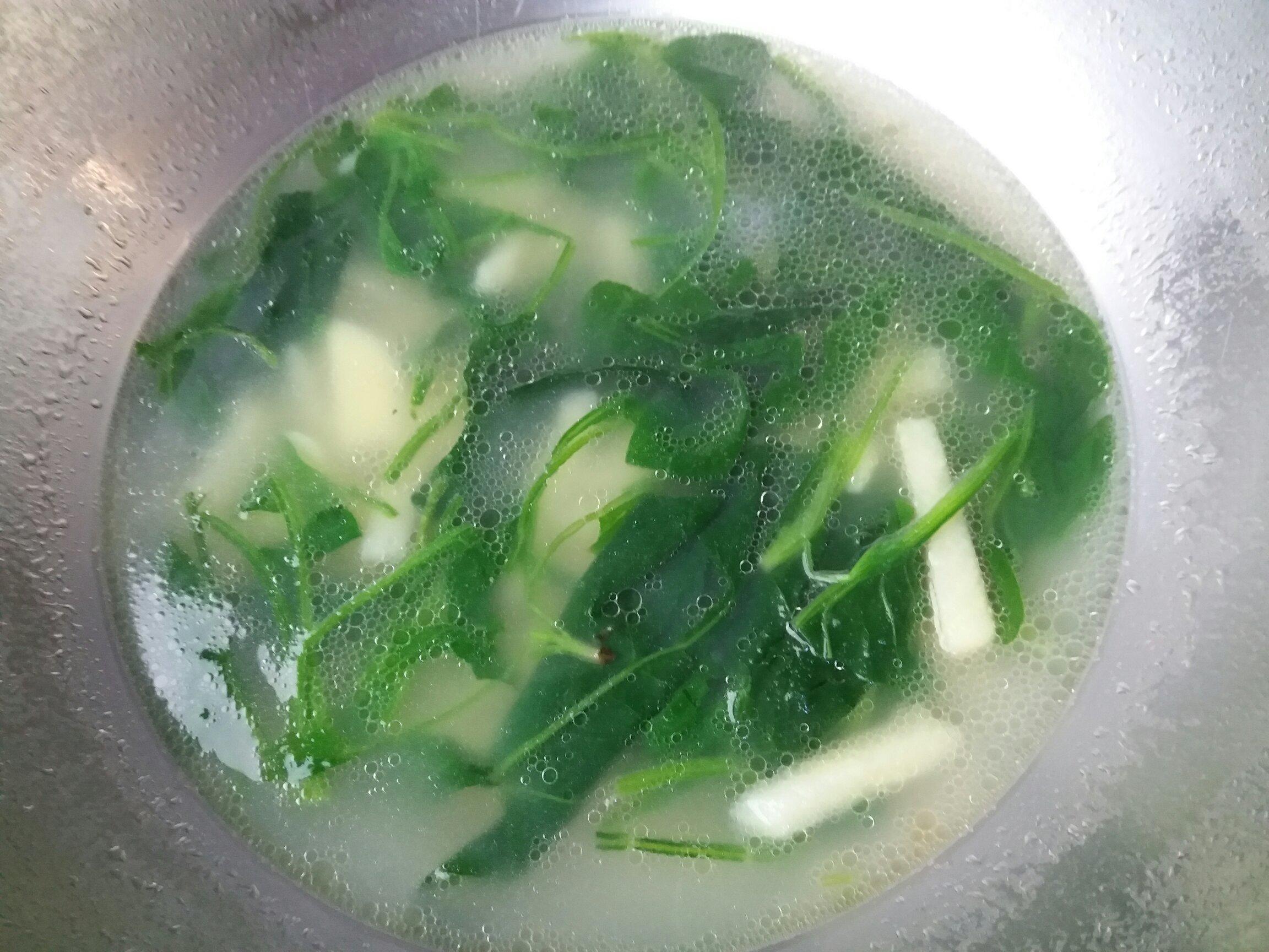 菠菜土豆条汤的做法