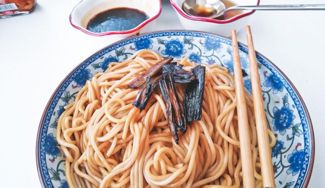 葱油拌面Spring Onion Noodles