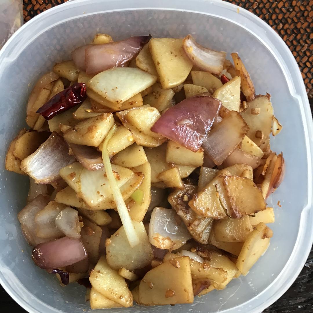 边吃边流泪的「孜然土豆片」