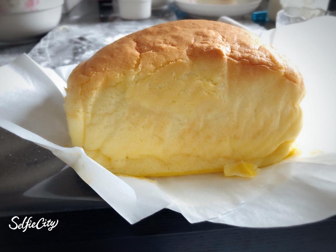 堪比柯基屁股
爆浆芝士🧀古早蛋糕