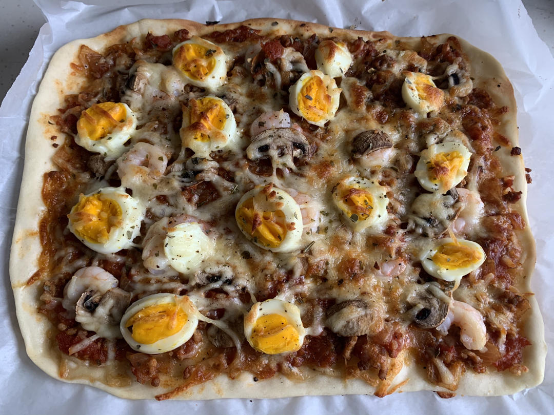 薄饼脆皮火腿pizza