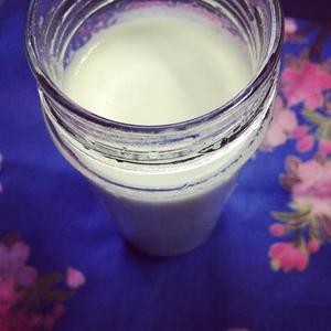 夏日特饮 香瓜牛奶汁的做法 步骤1