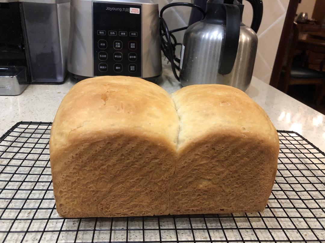 用烤箱自己做面包--手工牛奶吐司面包