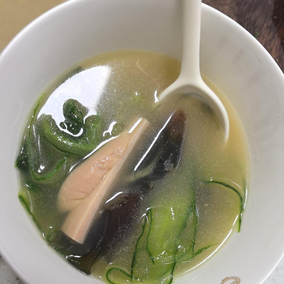 皮蛋黄瓜汤 | 鲜醇减脂餐，300大卡吃到饱！