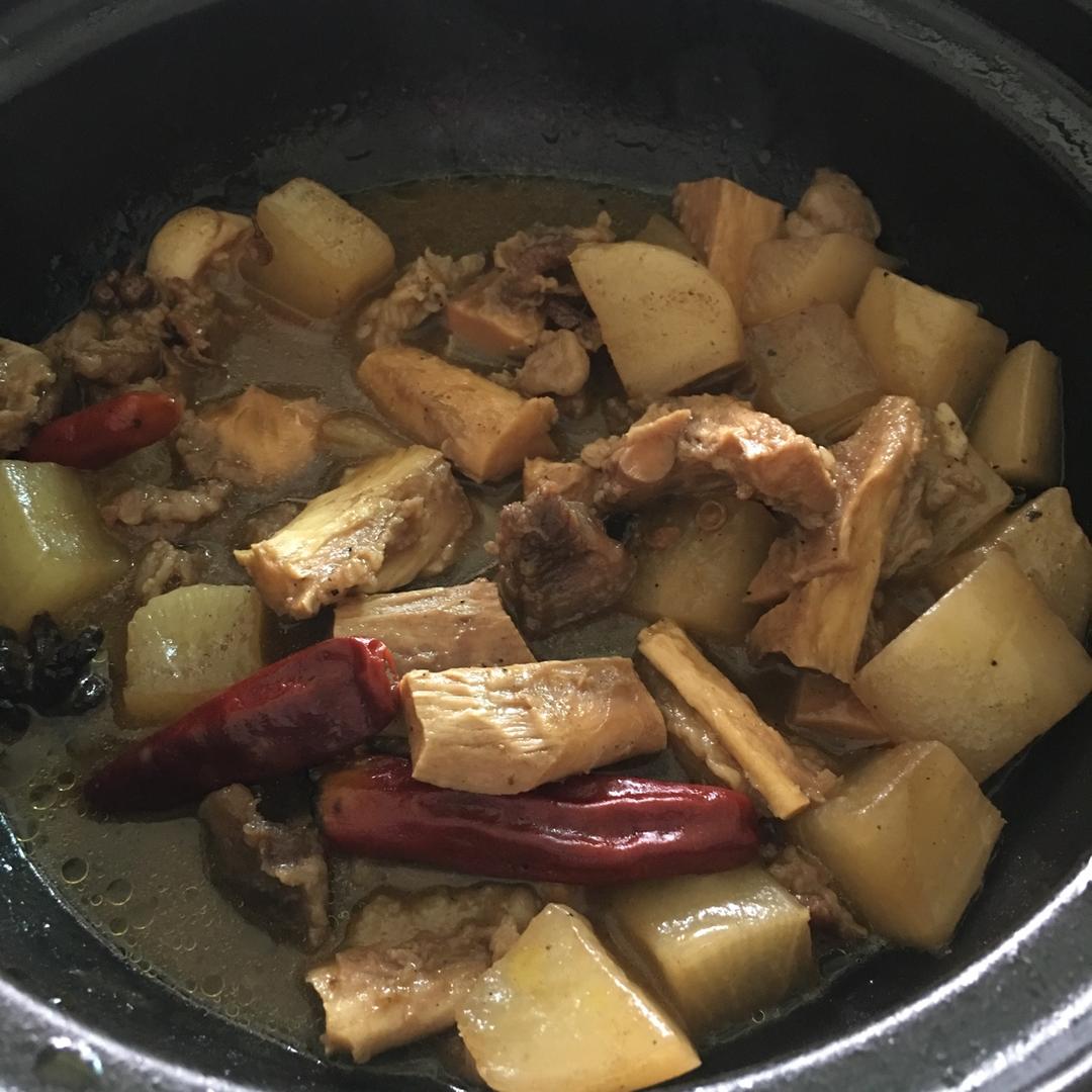 萝卜牛腩煲（无柱候酱无高压锅无沙煲版）