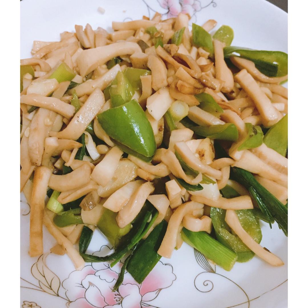 青椒素炒杏鲍菇