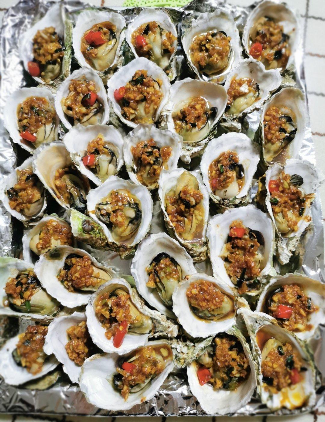 好吃到哭泣的烤生蚝做法！（附万能蒜蓉汁配方