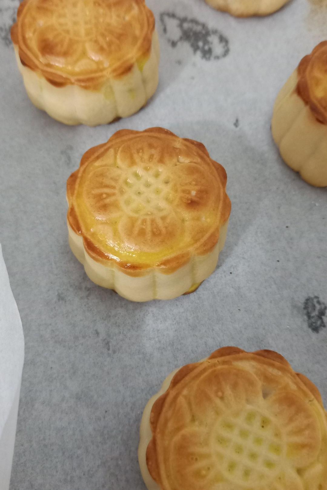 广式月饼—蛋黄莲蓉月饼