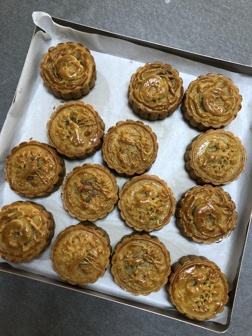 广式月饼－－蛋黄豆沙月饼