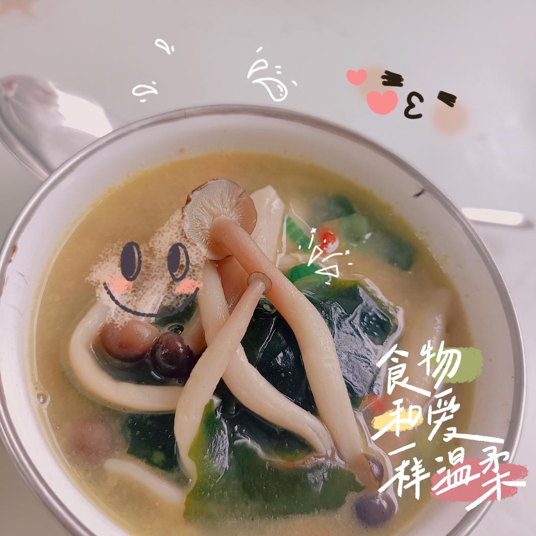 裙带菜蘑菇汤的做法