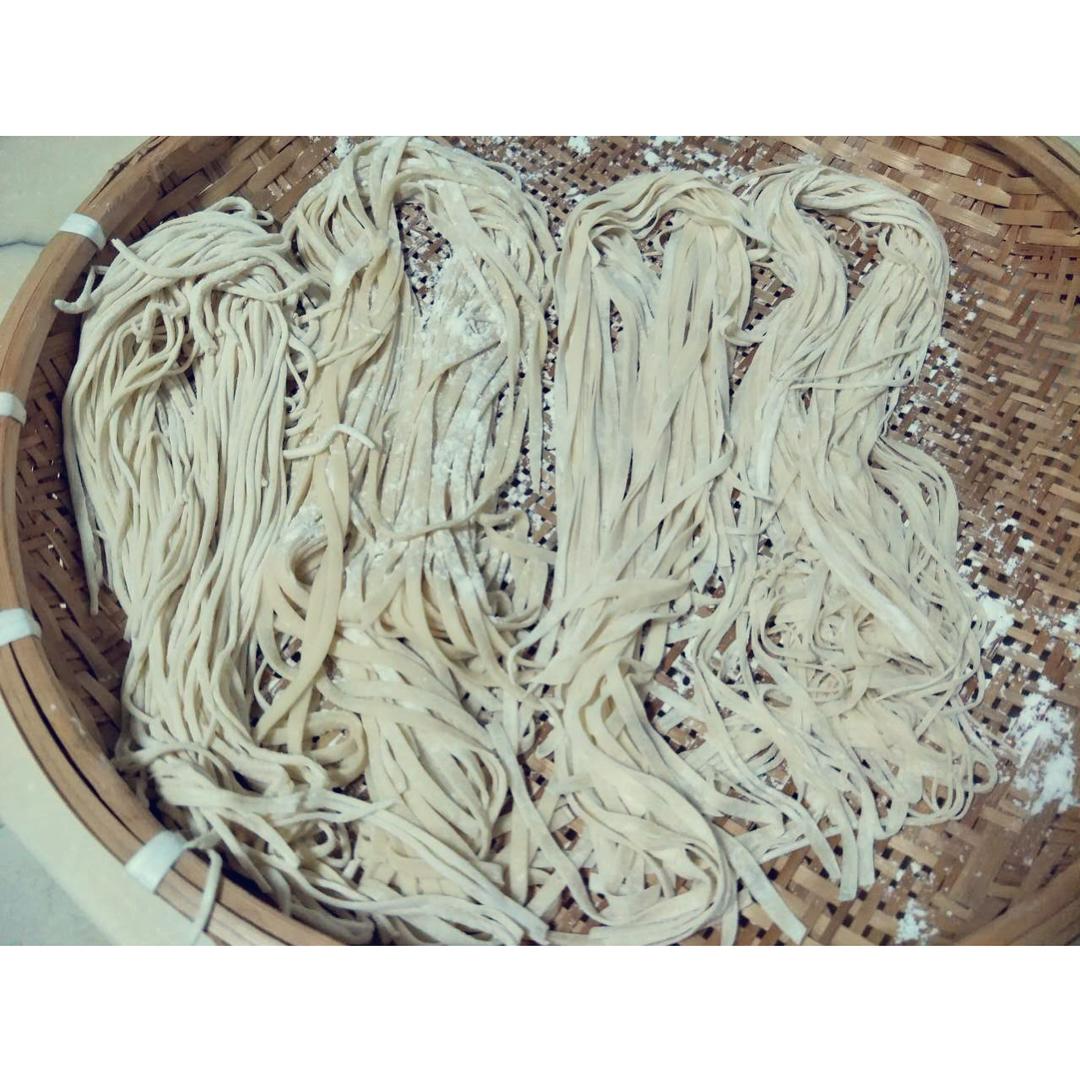自制彩色手工面条/挂面