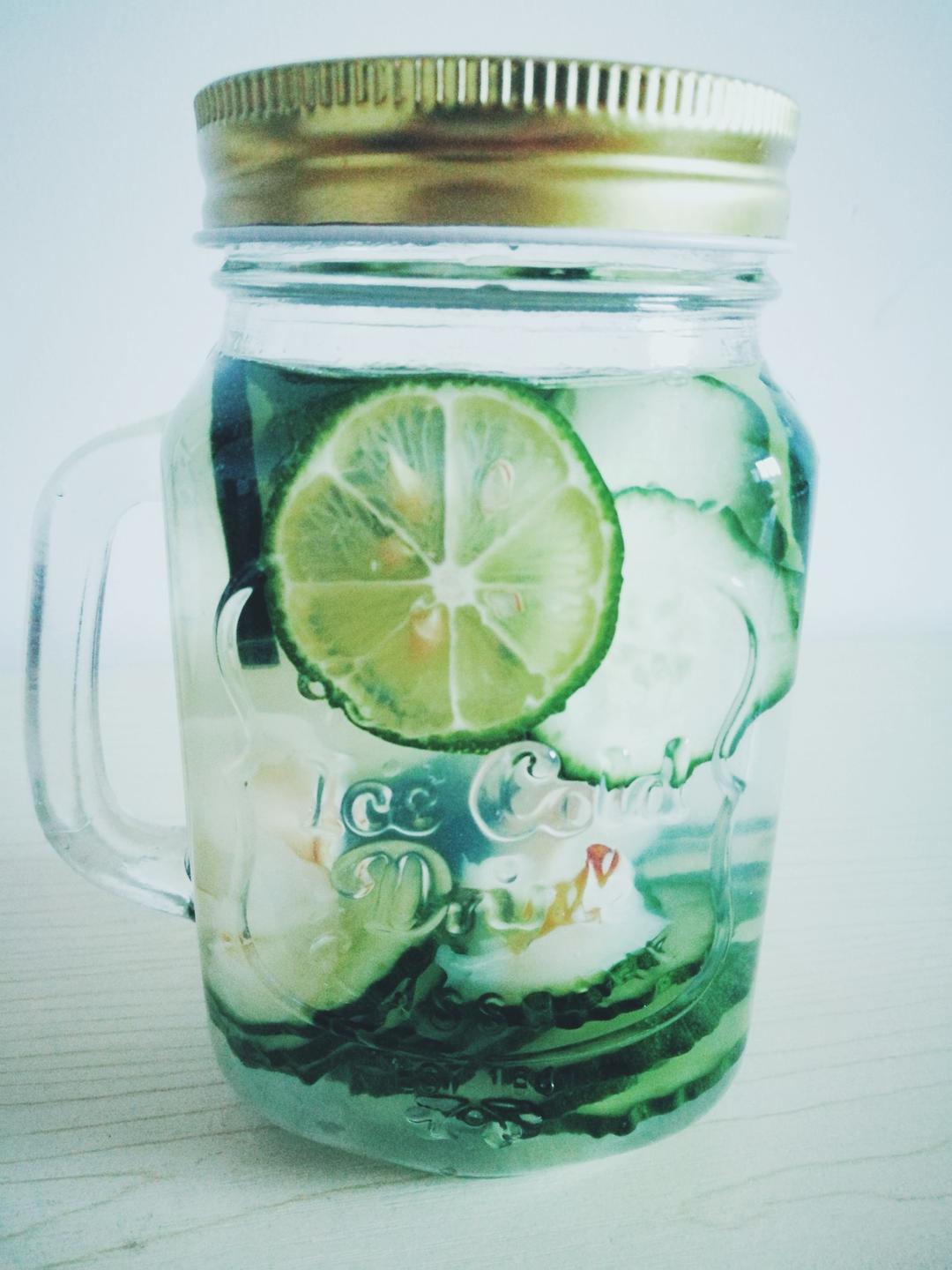 detox water 自制排毒养颜水 健康饮料 果蔬泡汁