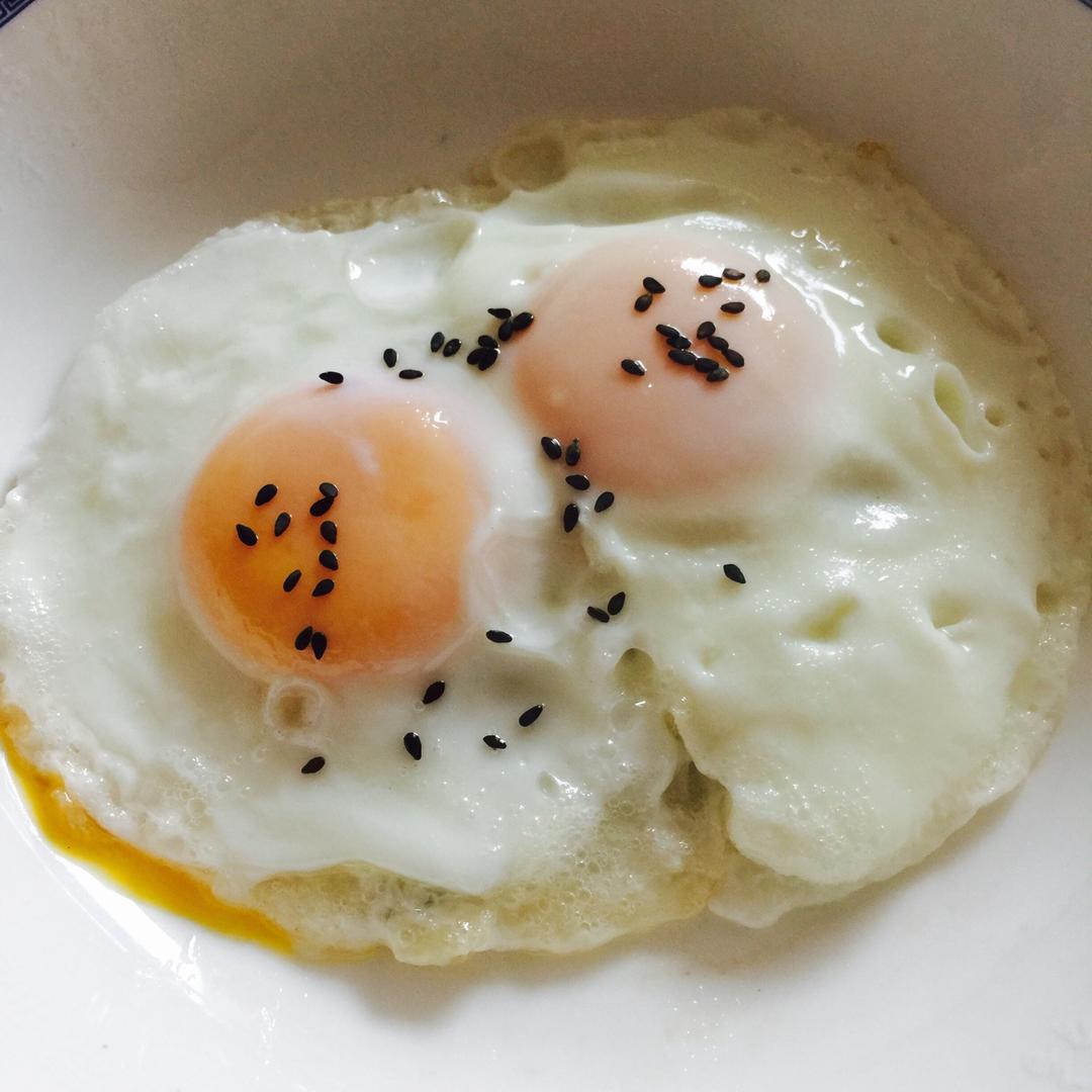 想去流浪的美姐姐做的5步做出完美荷包蛋