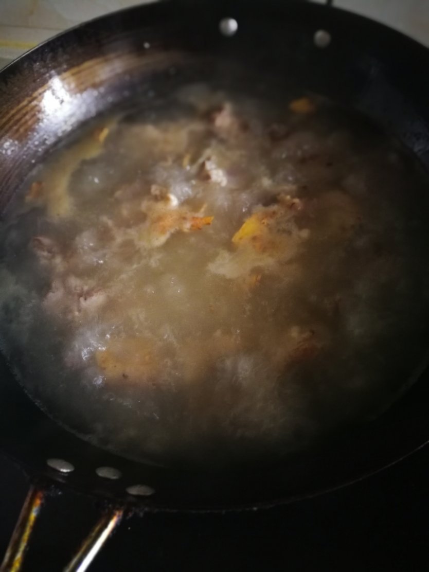 玉米胡萝卜猪骨汤--健脾祛湿