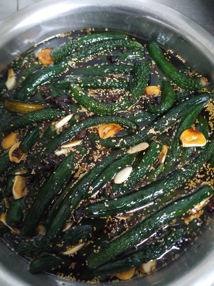 琦宝仪宝做的腌黄瓜(非常好吃的咸菜)