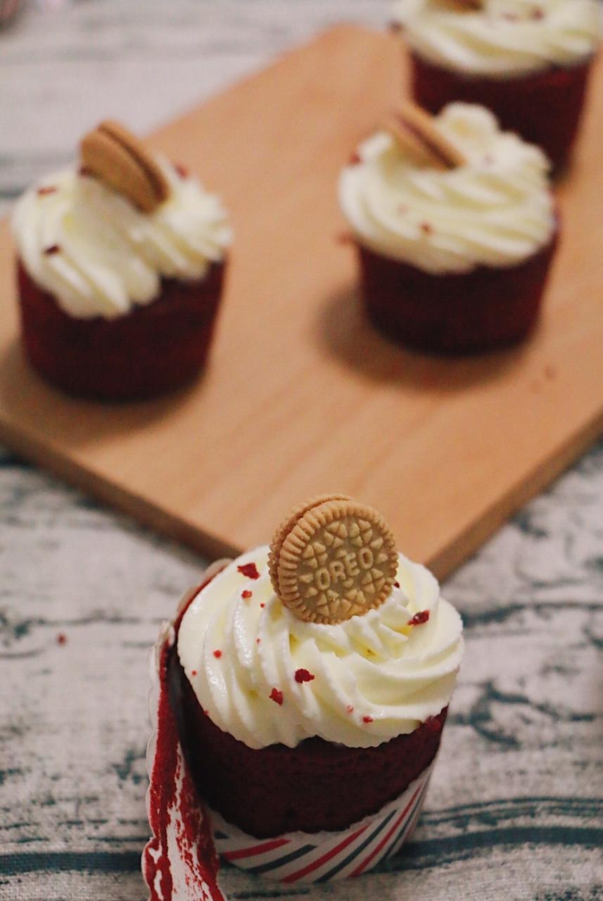 红丝绒纸杯蛋糕