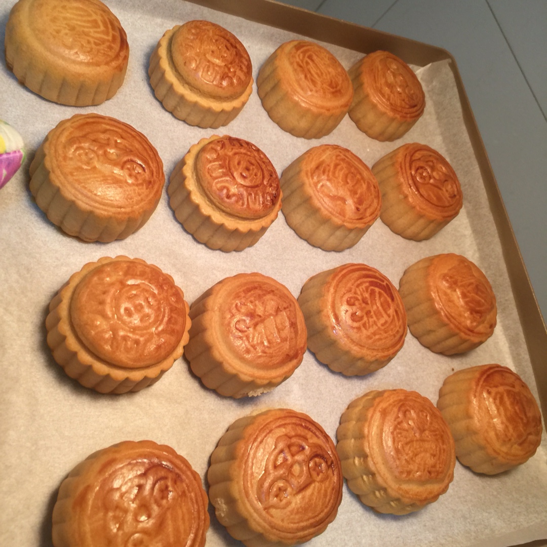 广式月饼—蛋黄莲蓉月饼