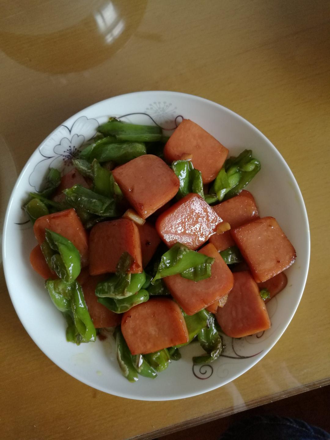 超级下饭的辣椒炒午餐肉