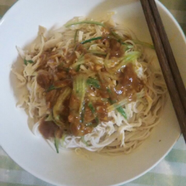 鸡丝凉面