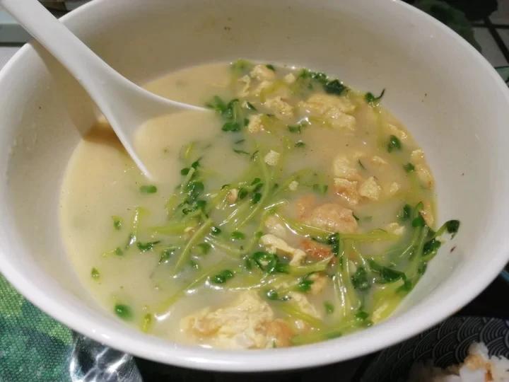 豌豆尖煎蛋汤