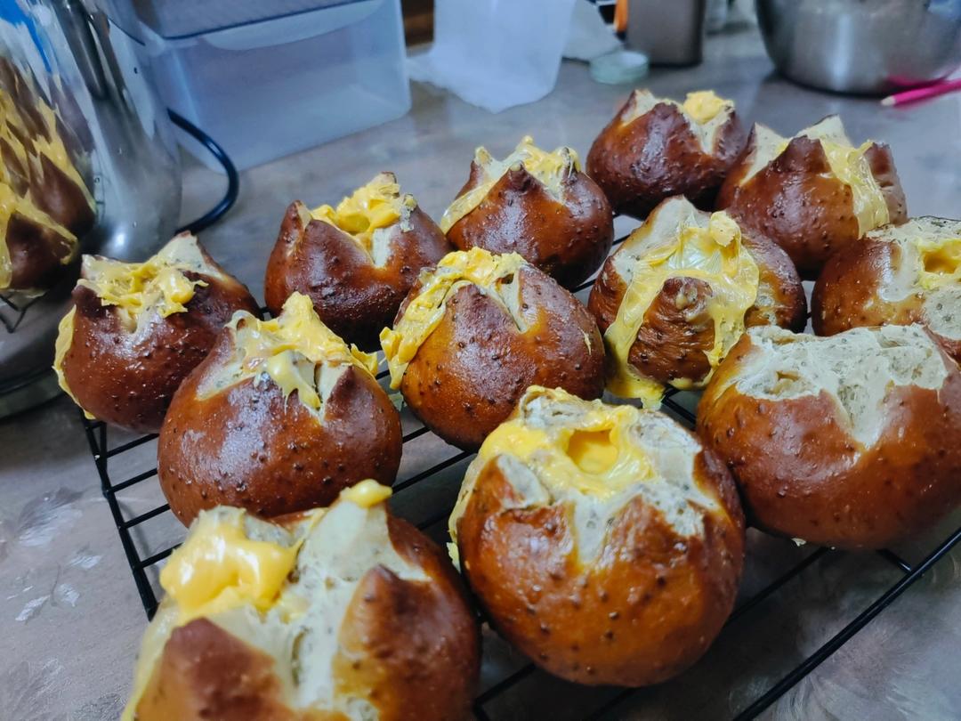 『奇亚籽拿铁碱水面包球』