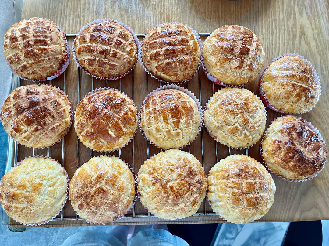 好吃到炸裂的港式菠萝包（附带制作酥皮的小视频）