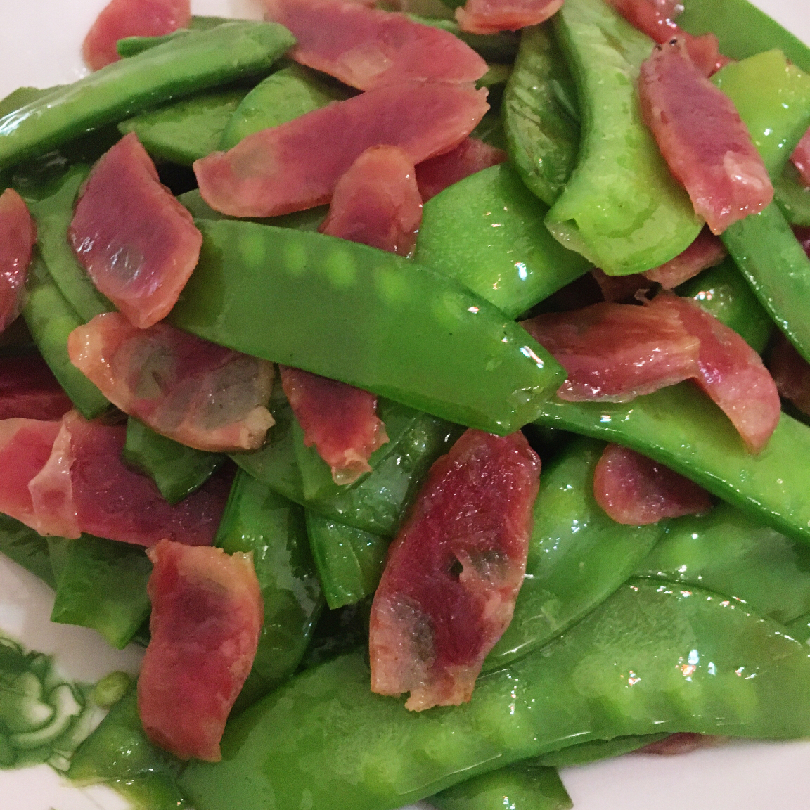 裙子厨房做的荷兰豆炒腊肠