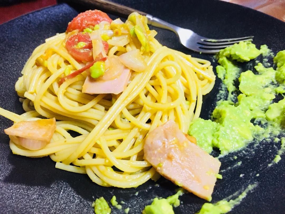 小清新牛油果火腿意面