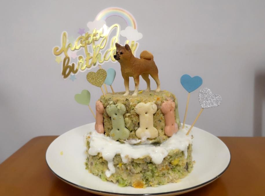 的宠物蛋糕,今年想想两岁了,尝试自己动手给它做生日礼物~不需要烤箱