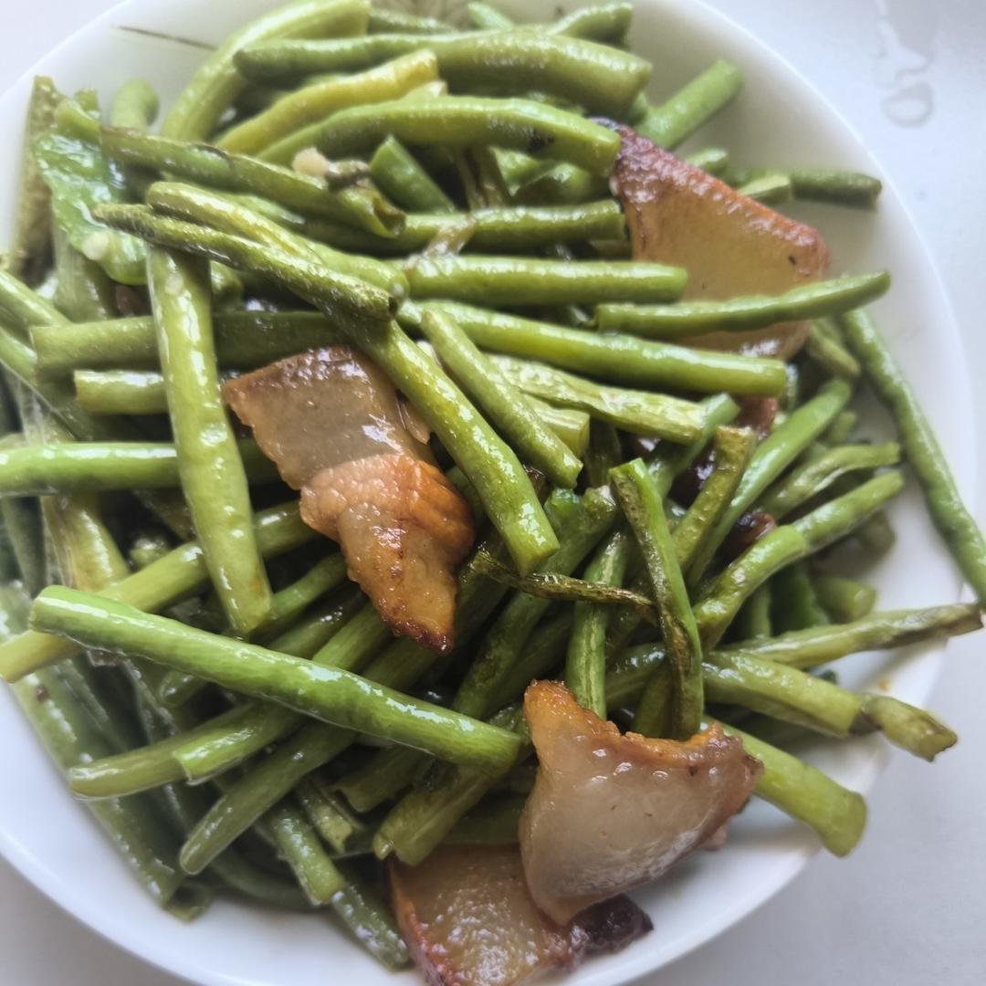 【蒜香咸肉豆角】