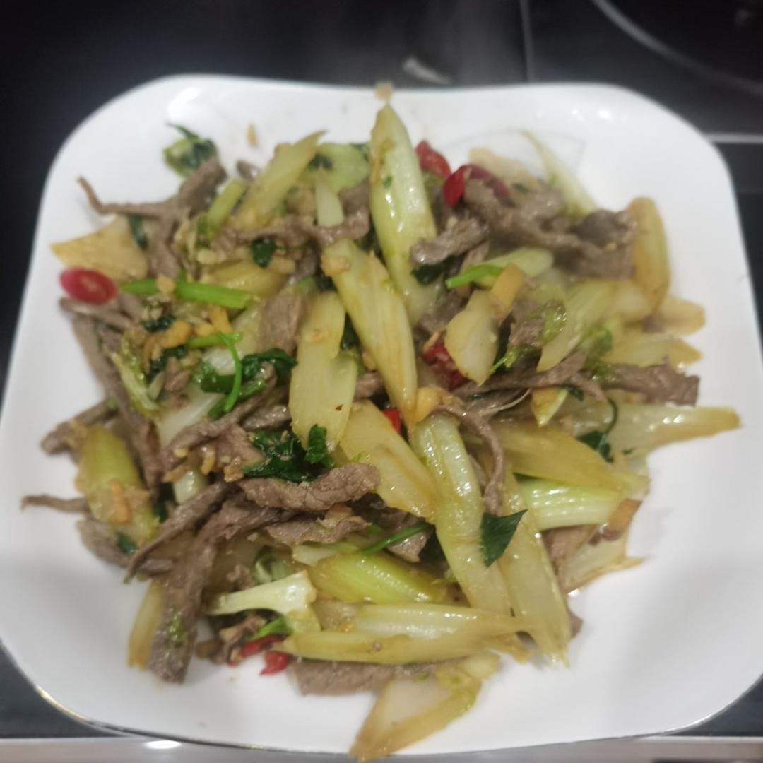 下饭神器又来了，试试这道芹菜炒牛肉！！