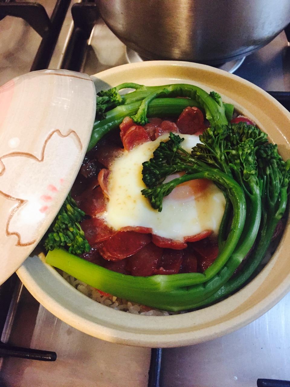 铸铁锅腊肠煲仔饭