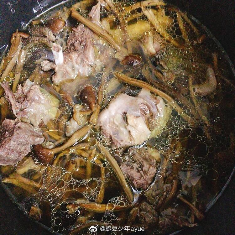 笋干老鸭汤