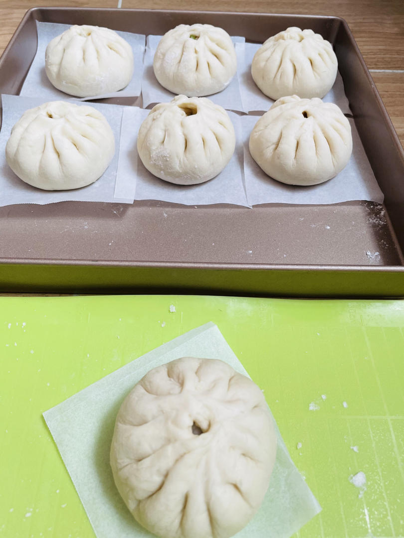 松软多汁的肉包子