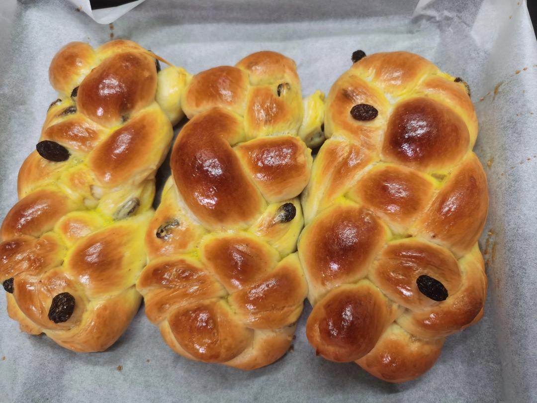 多款葡萄干辫子面包