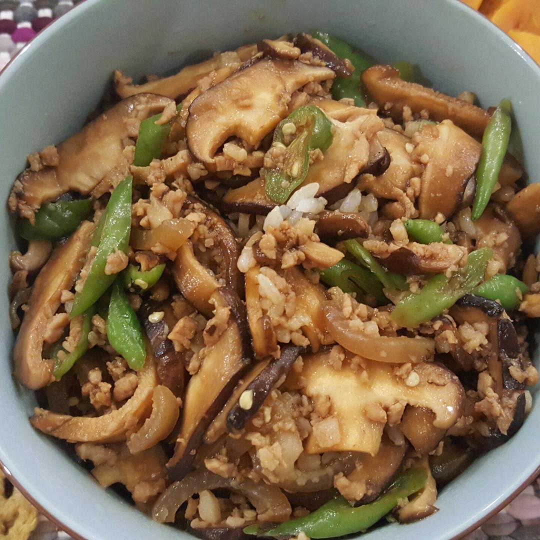 香菇炒肉，超级下饭哦