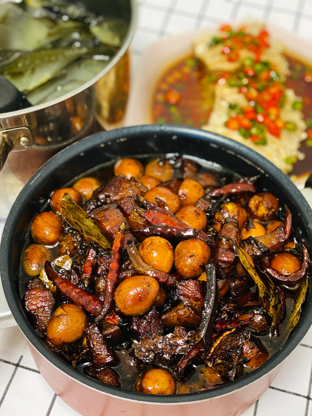 红烧肉炖鹌鹑蛋