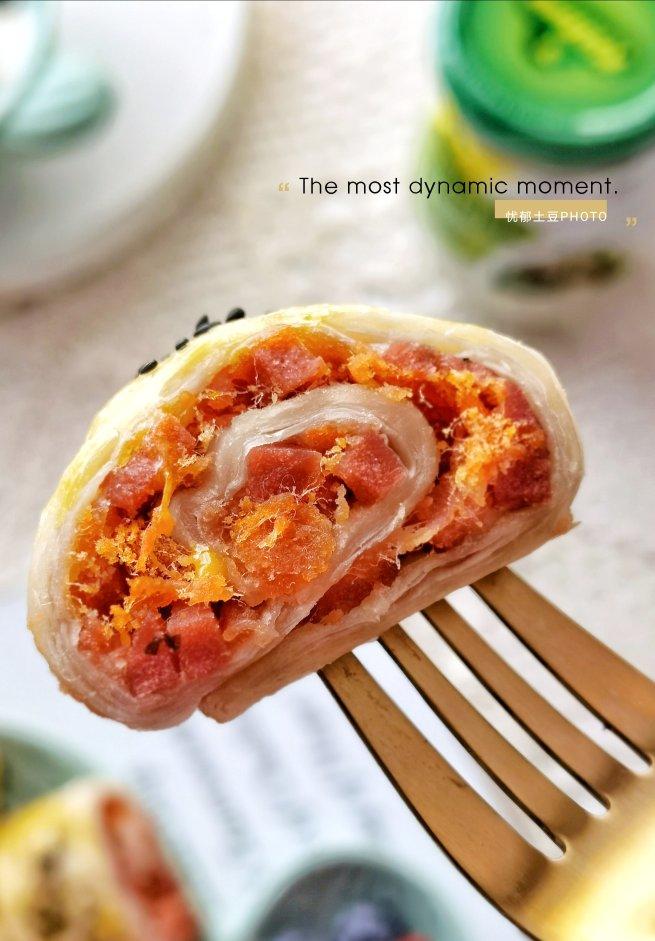 忧郁土豆做的懒人早餐手抓饼版火腿肉松酥